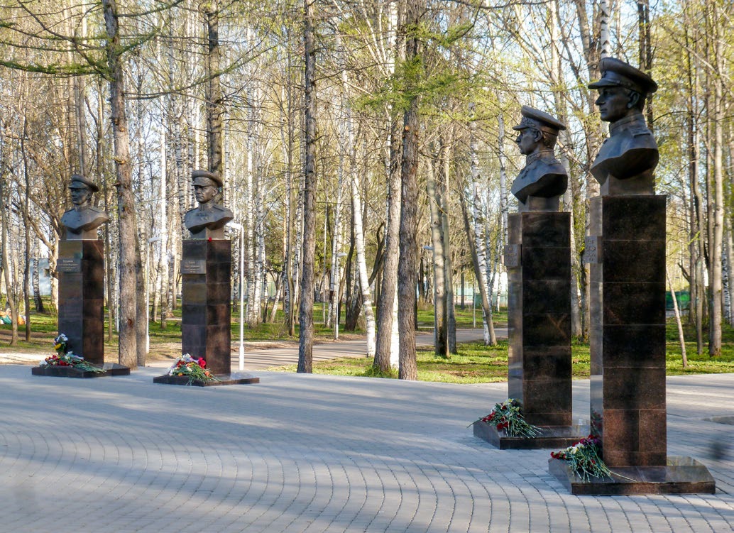 Бюсты Константина Вершинина, Леонида Говорова, Ивана Конева, Сергея Соколова в Кирове