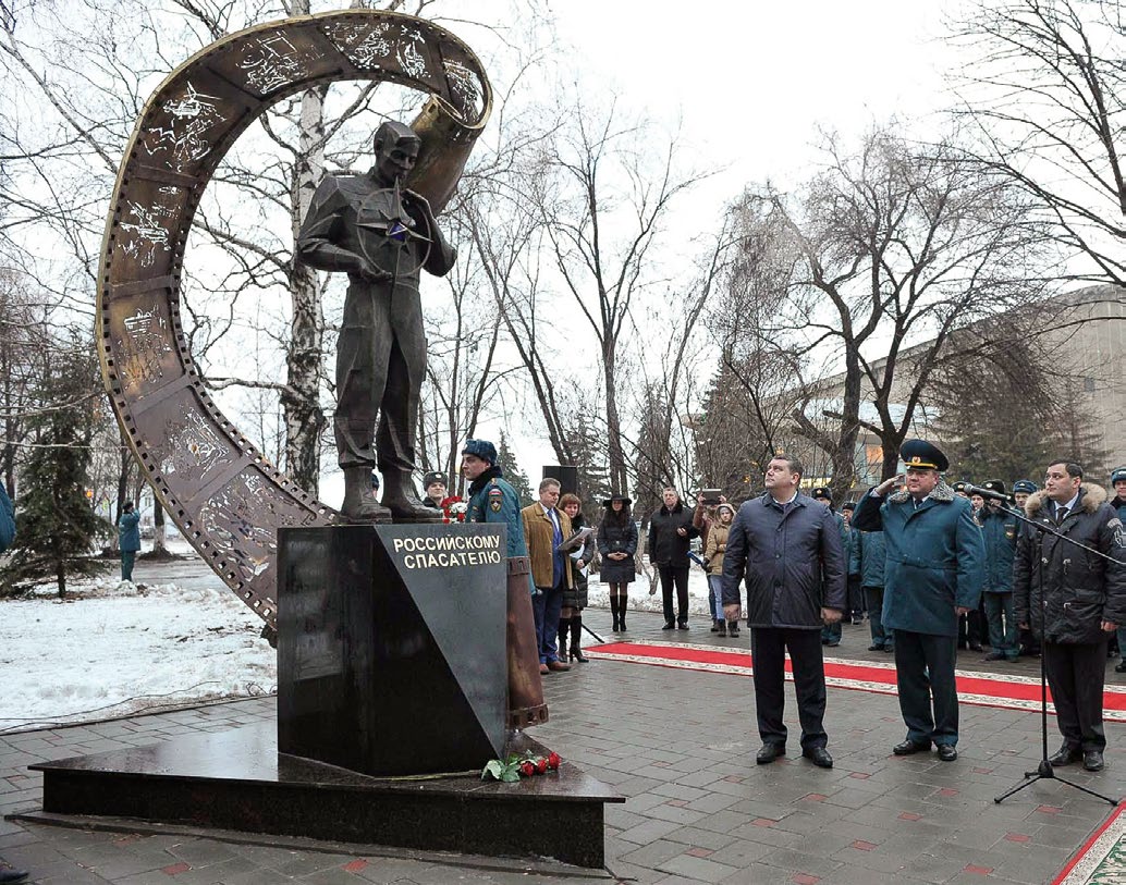 Памятник Российскому спасателю в Самаре