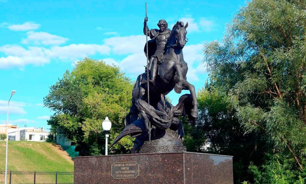 Памятник Георгию Победоносцу изготовлен из бронзы на скульптурном предприятии «Лит Арт». Установлен в городе Бор Нижегородской области в 2018 году.