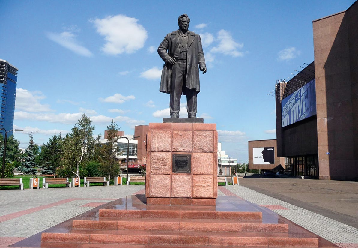 Памятник писателю Виктору Астафьеву в Красноярске