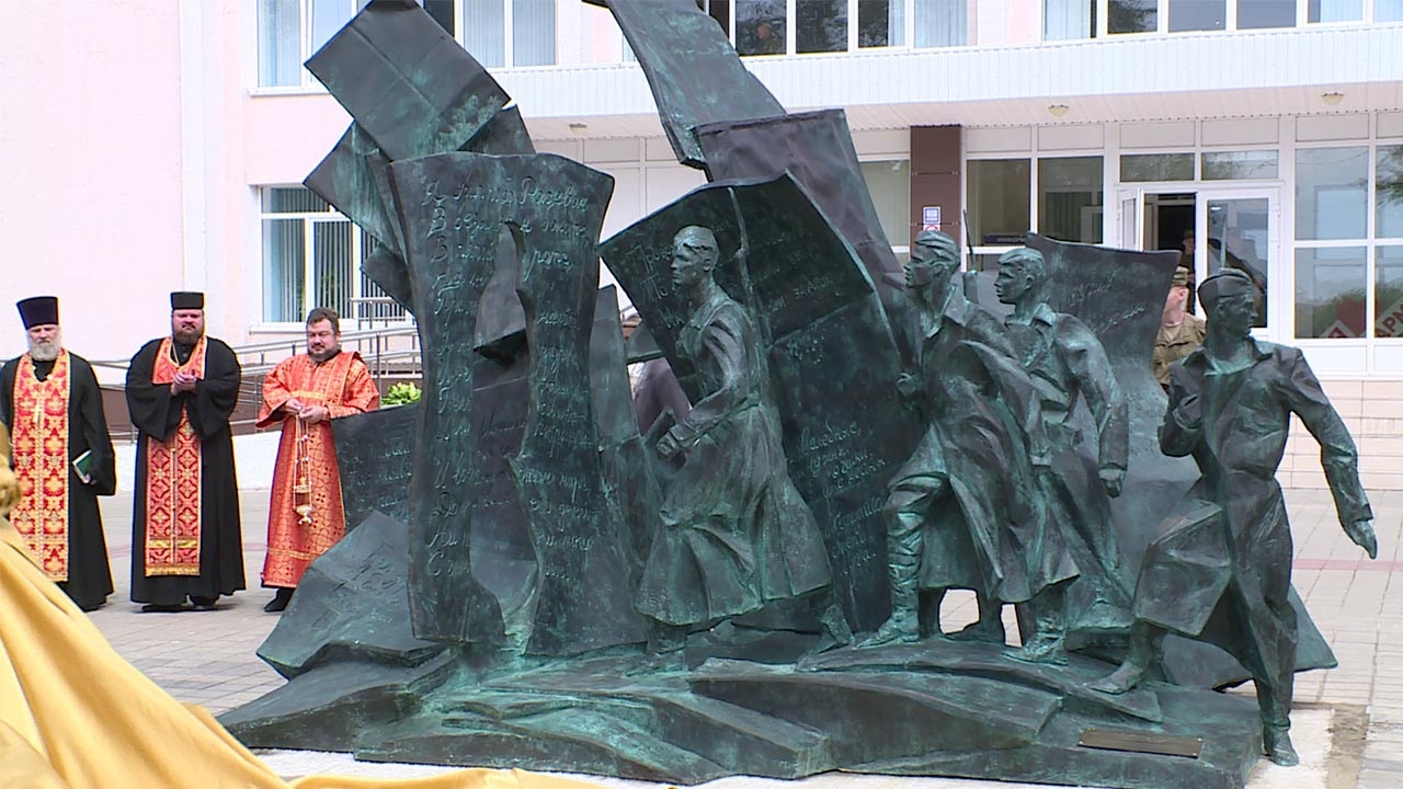 Скульптурная композиция «Писательская рота» в городе Козельск, Калужской области