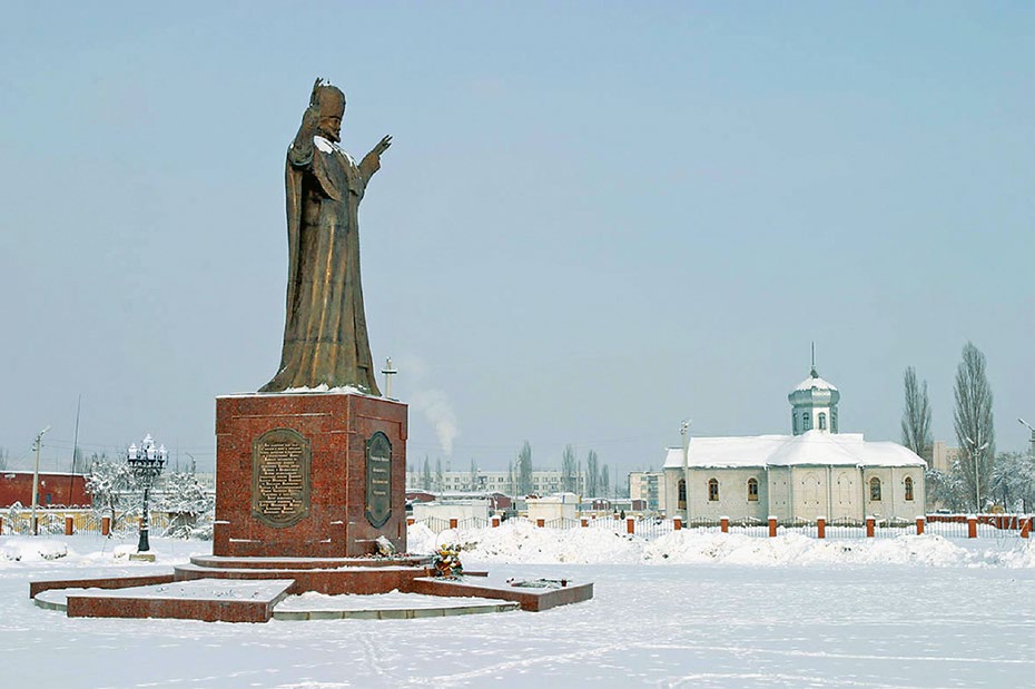Памятник святителю Николаю Чудотворцу в Майкопе