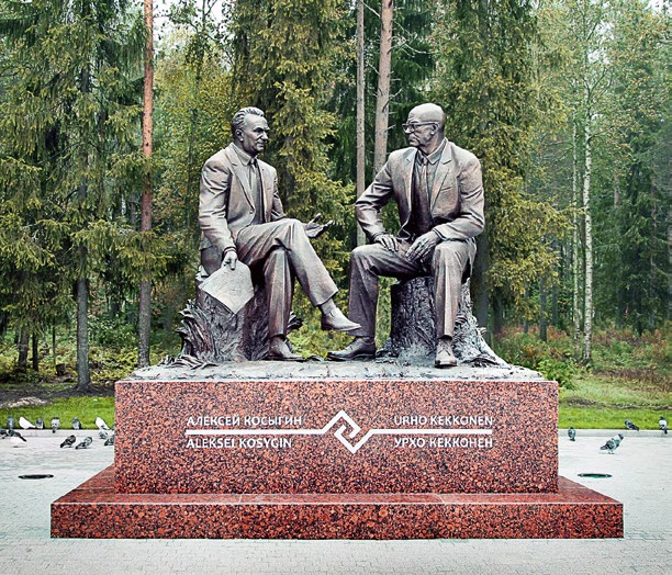 Памятник Алексею Косыгину и Урхо Кекконену в Костомукше