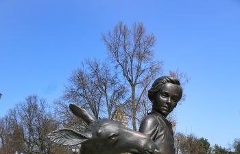 Мальчик с лосёнком, г. Лосино-Петровский