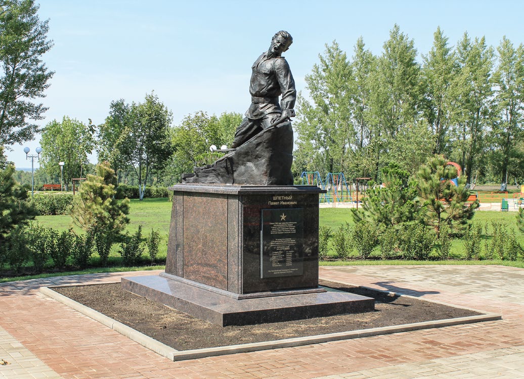 Памятник герою Советского Союза Павлу Шпетному в поселке Прохоровка
