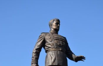 Памятник Маршалу А. М. Василевскому в Хабаровске