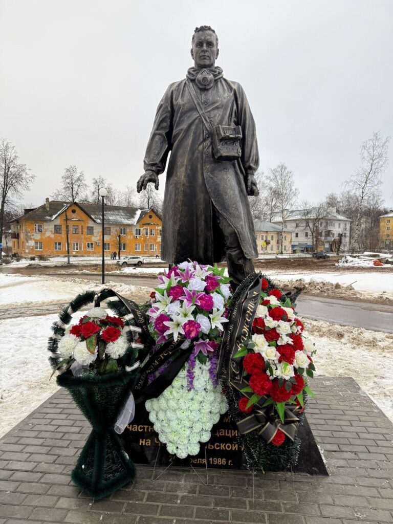 18 декабря 2025 года в парке «Октябрь» города Кстово открыли памятник кстовчанам — участникам ликвидации аварии на Чернобыльской АЭС. 
Инициативу установки монумента выдвинула Кстовская ветеранская организация, её поддержали администрация Кстовского округа, предприниматели и жители города. 
По мнению властей района, памятник — форма сохранения памяти о гражданском подвиге ликвидаторов и напоминание о цене обеспечения безопасности для будущих поколений. 
В ликвидации чернобыльской аварии участвовало более двухсот кстовчан. 15 из них были награждены орденами Мужества и «За заслуги перед Отечеством», ещё 58 — медалями «За отвагу», «За спасение погибающих» и «За мужество».
