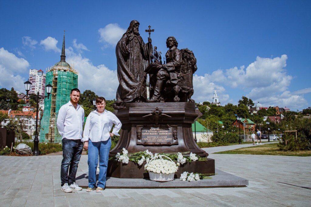 Памятник первому епископу Воронежскому Митрофану установлен 26 июля 2024 года на Адмиралтейской площади в Воронеже