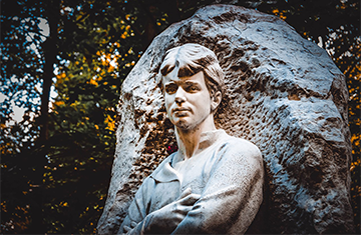 Мемориальная скульптура могилу.  Скульптура на памятник