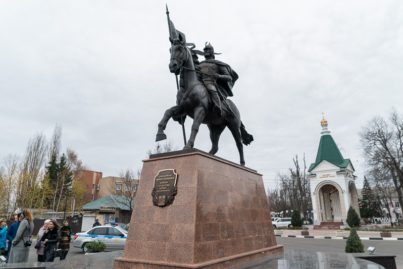 Памятник Борису Собакину в селе Новая Усмань