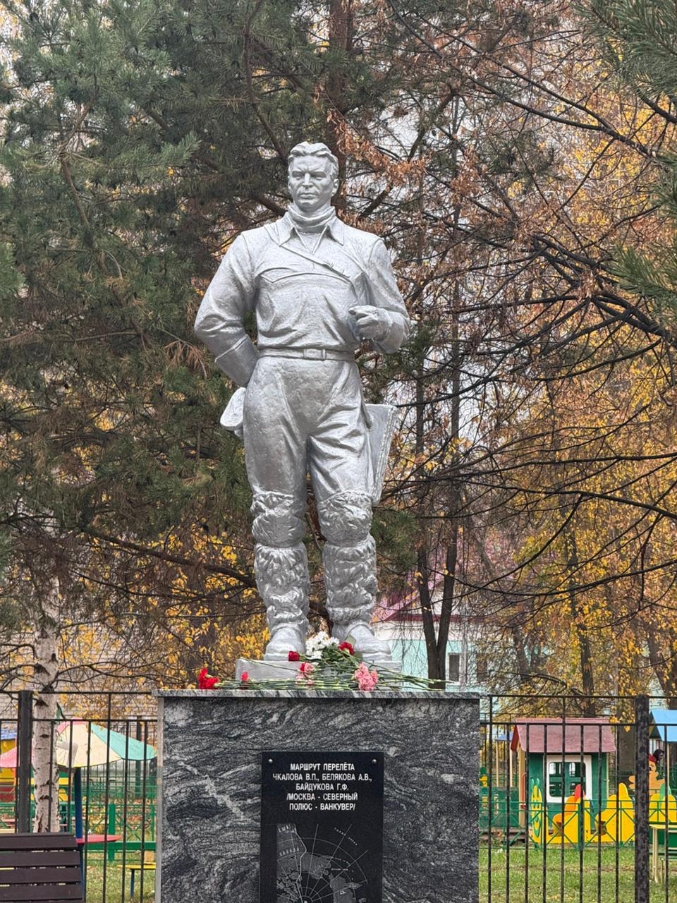 Памятник Герою Советского Союза Валерию Чкалову, город Кстово.