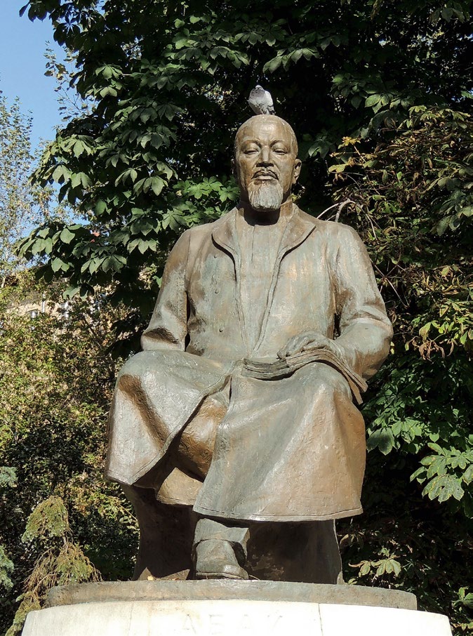 Памятник поэту Абаю Кунанбаеву в Москве