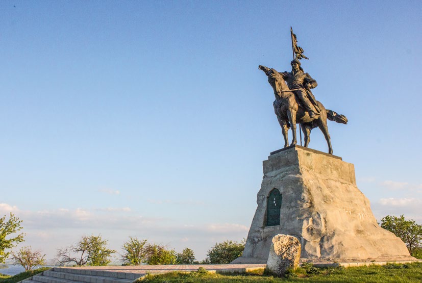 Памятник основателю Елабуги Ибрагиму I бен Мухаммаду