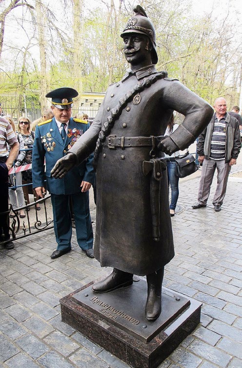 Памятник работникам пожарной службы в Саратове