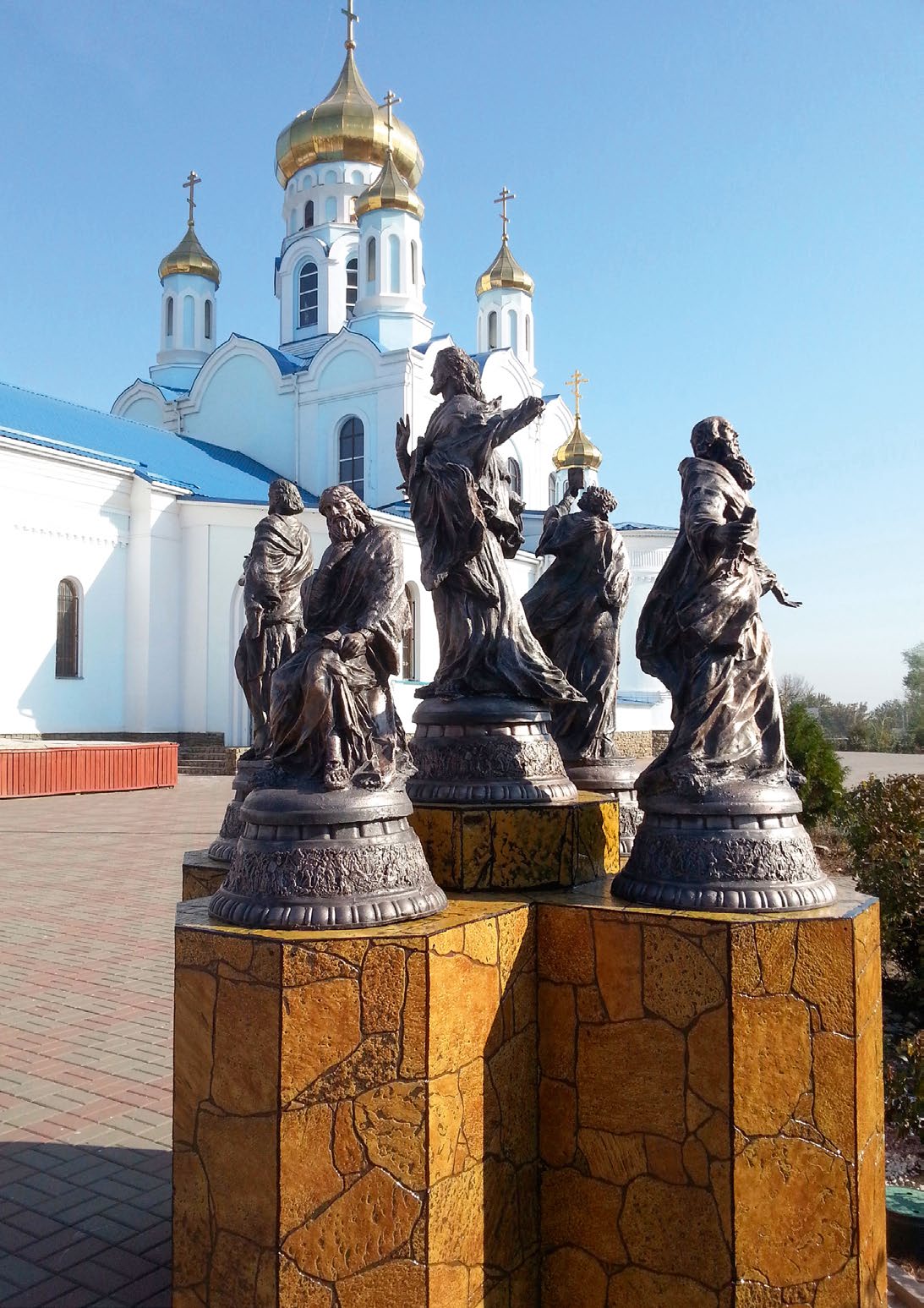 Памятник «Спаситель и четыре евангелиста» в Бийске