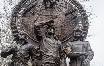 Памятник лётчикам Дальней авиации в Москве