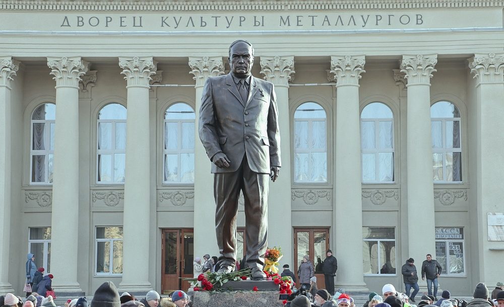 Памятник первому директору Куйбышевского металлургического завода Павлу Мочалову в Самаре