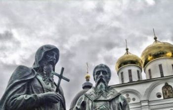Памятник Кириллу и Мефодию художественное литье из бронзы, гранит г. Дмитров 