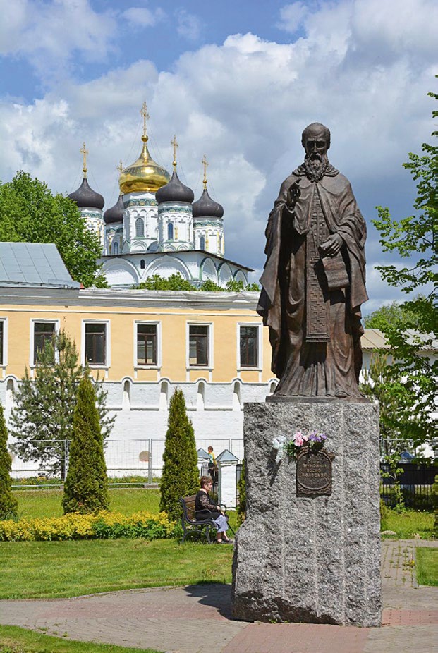 Памятник преподобному Иосифу Волоцкому в Волоколамске