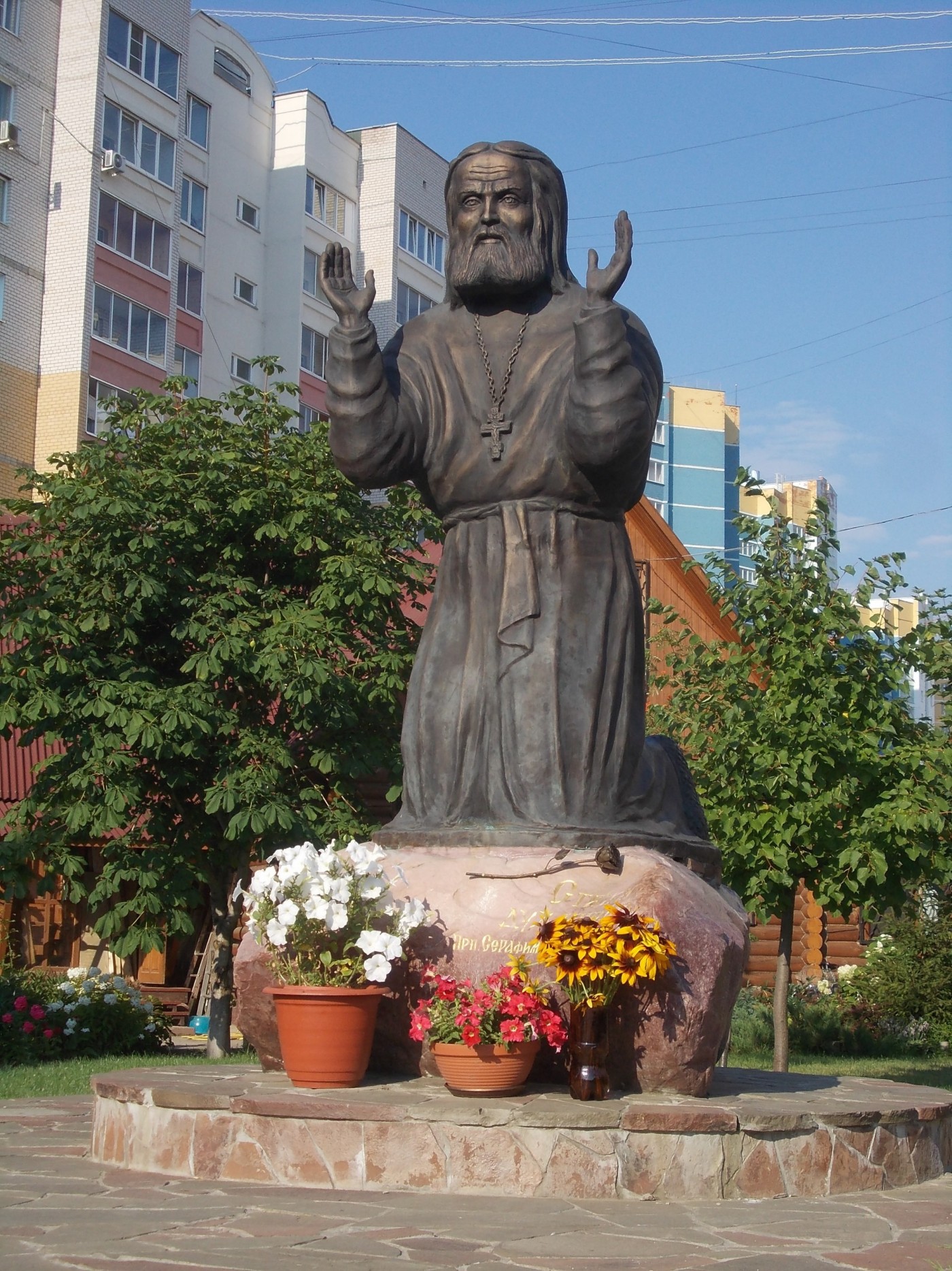 Памятник Серафиму Саровскому в Иваново