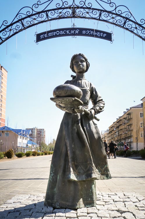 Скульптура «Девочка с хлебом» в Лосино-Петровском