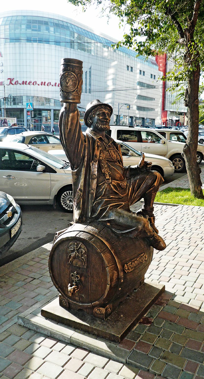 Памятник пивовару в Волгограде
