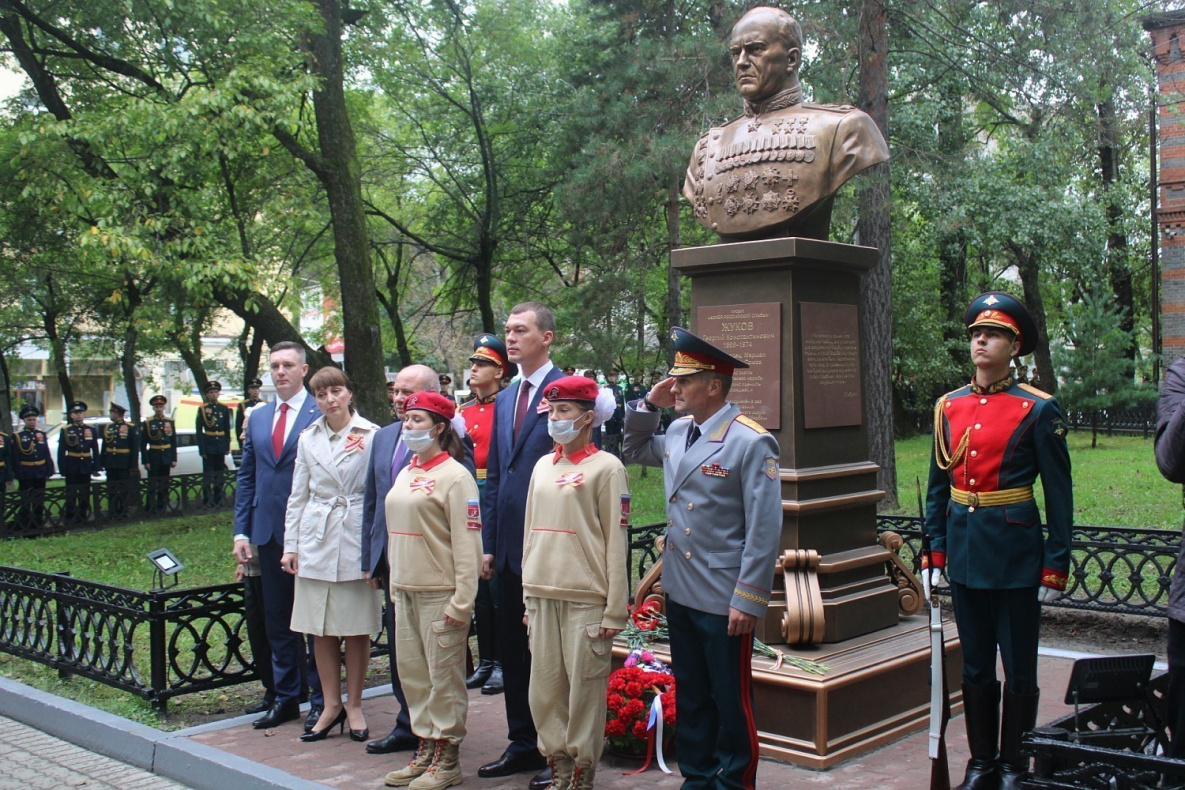 Бюст Маршалу Жукову в Хабаровске