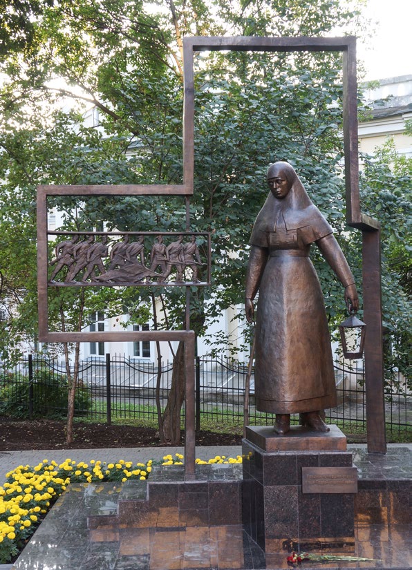 Памятник сестрам милосердия в Кирове