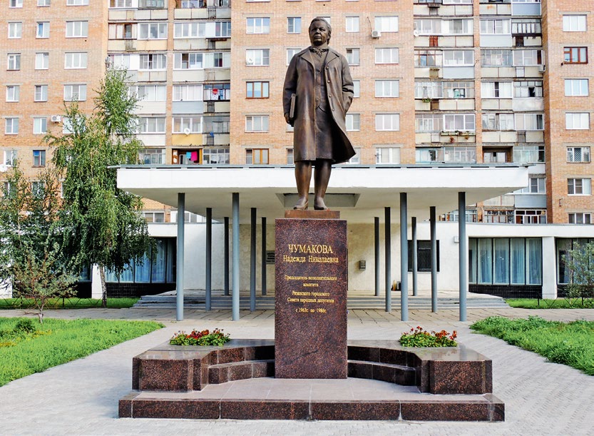 Памятник Надежде Чумаковой в Рязани