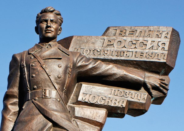 Памятник герою Советского Союза Василию Клочкову в селе Синодское