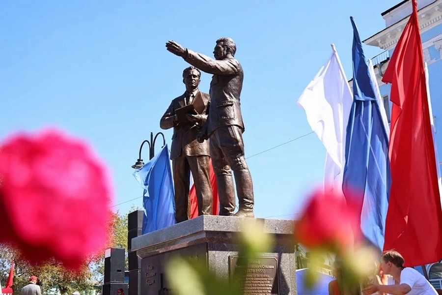 амятник металлургу, академику АН СССР Ивану Бардину и советскому лидеру Иосифу Сталину открыли в Череповце в воскресенье, сообщил губернатор Вологодской области Георгий Филимонов.
Опишите назначение изображения(откроется в новой вкладке). Оставьте пустым, если изображение является только элементом декора.Заголовок