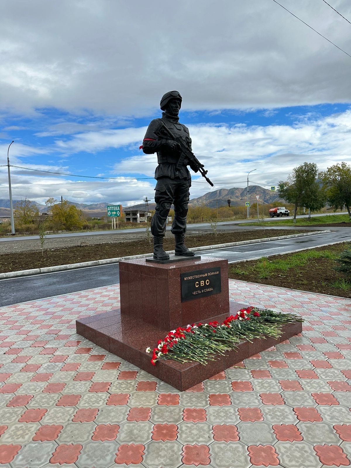 Памятник участникам специальной военной операции на Камчатке пос. Сокоч