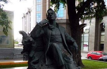 Памятник Ф.И. Шаляпину художественное литье из бронзы, гранит г. Москва, Новинский бульвар