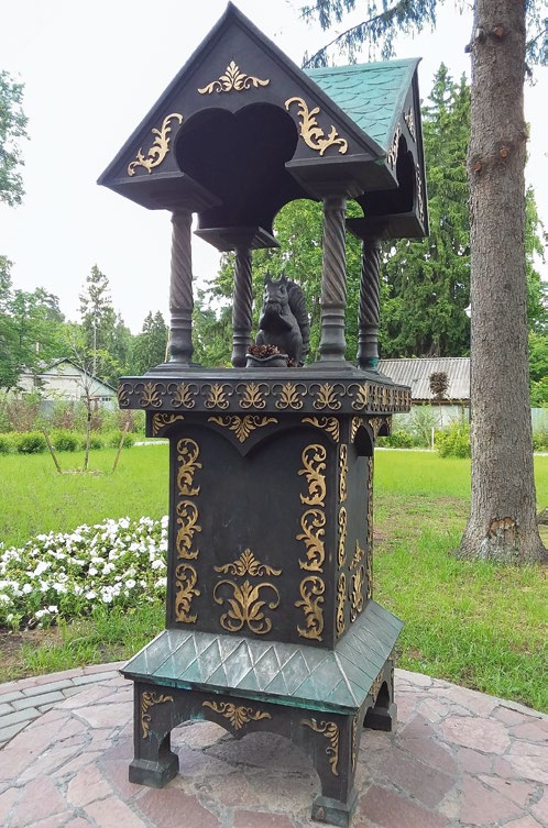 Скульптура «Белкин Дом» в поселке Томилино