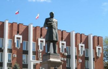 Памятник П.А. Столыпину художественное литье из бронзы, гранит г. Саратов