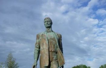 Скульптор В.М. Клыков пос. Прохоровка Белгородской обл