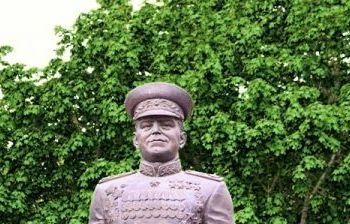 Маршал Советского Союза Г.К. Жуков. г. Тольятти (11й квартал)
