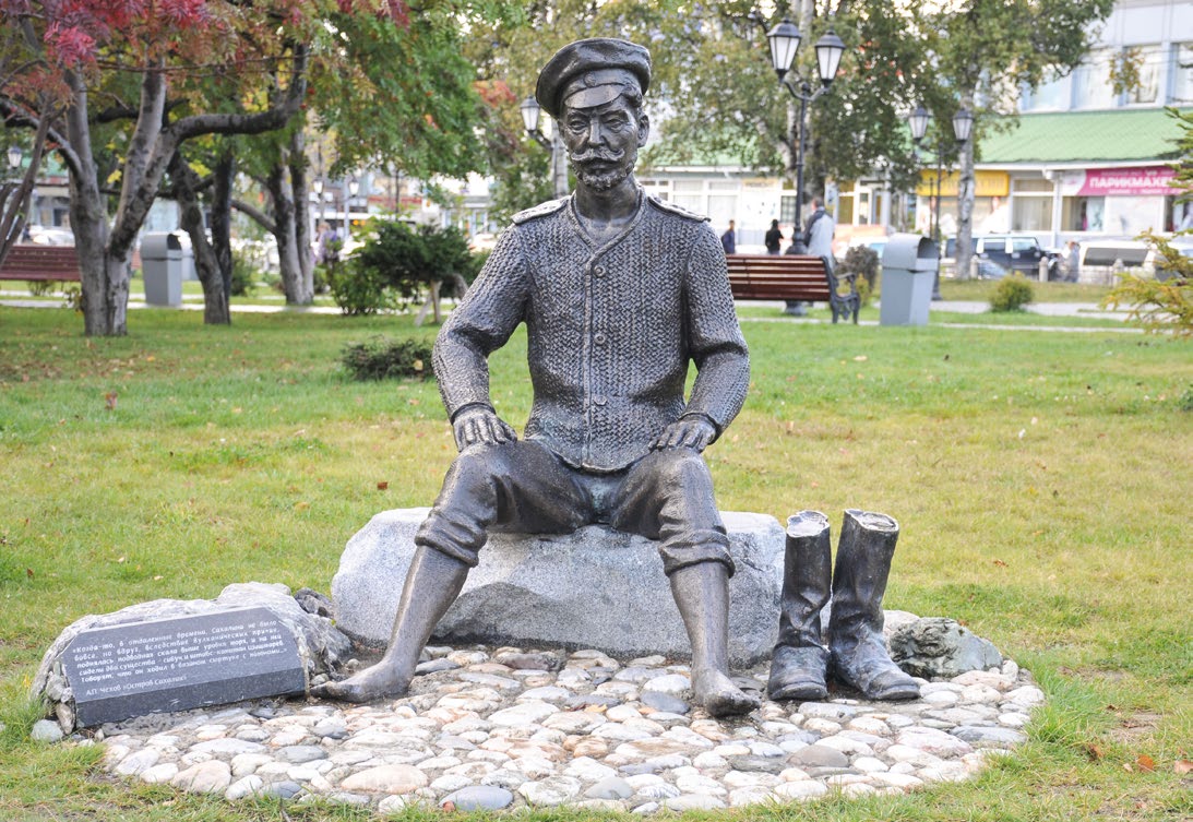 Памятник штабс-капитану Алексею Шишмареву в Южно-Сахалинске