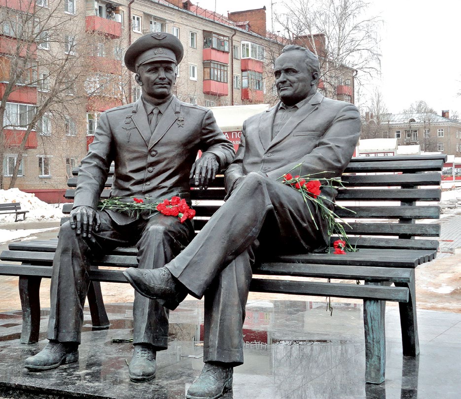 Памятник Сергею Королеву и Юрию Гагарину в Королеве