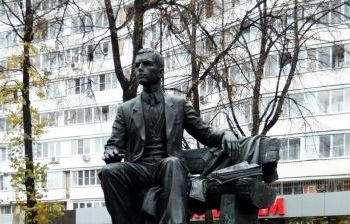Памятник Габдулле Тукаю, Москва