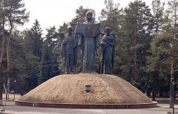 Божья Матерь и архангелы Михаил и Гавриил пос. Снегири Московской обл