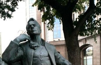 Памятник Ф.И. Шаляпину художественное литье из бронзы, гранит г. Москва, Новинский бульвар 2