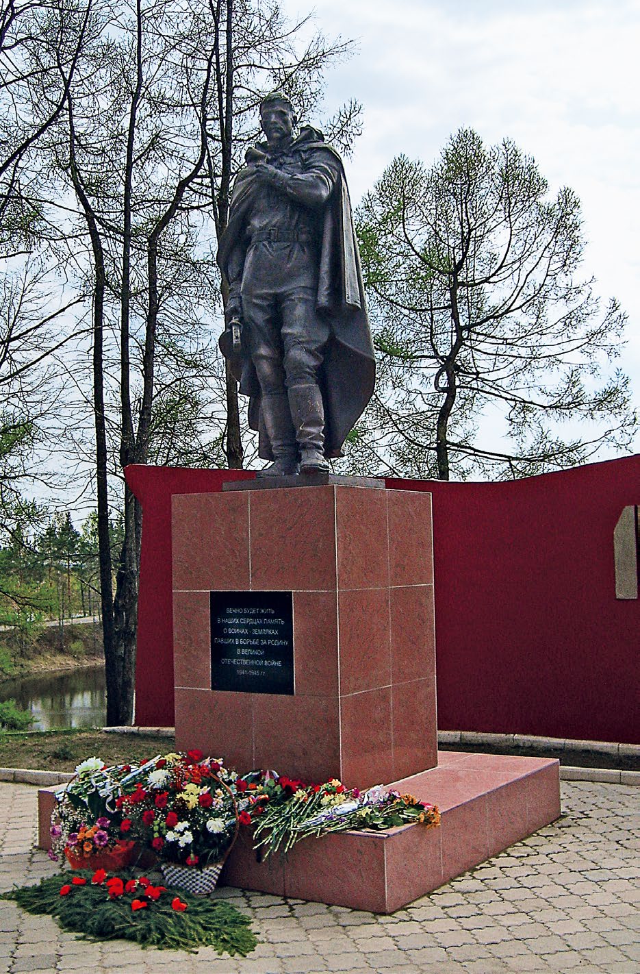 Памятник погибшим воинам в поселке Некрасовское