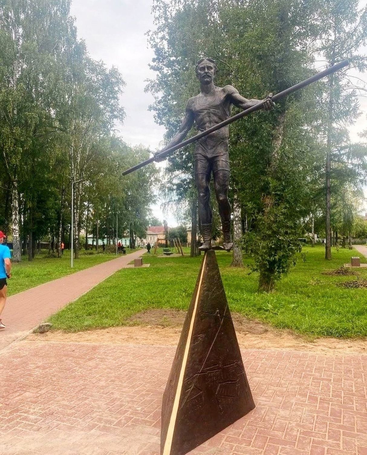 Скульптурная композиция «Чудо на канате»