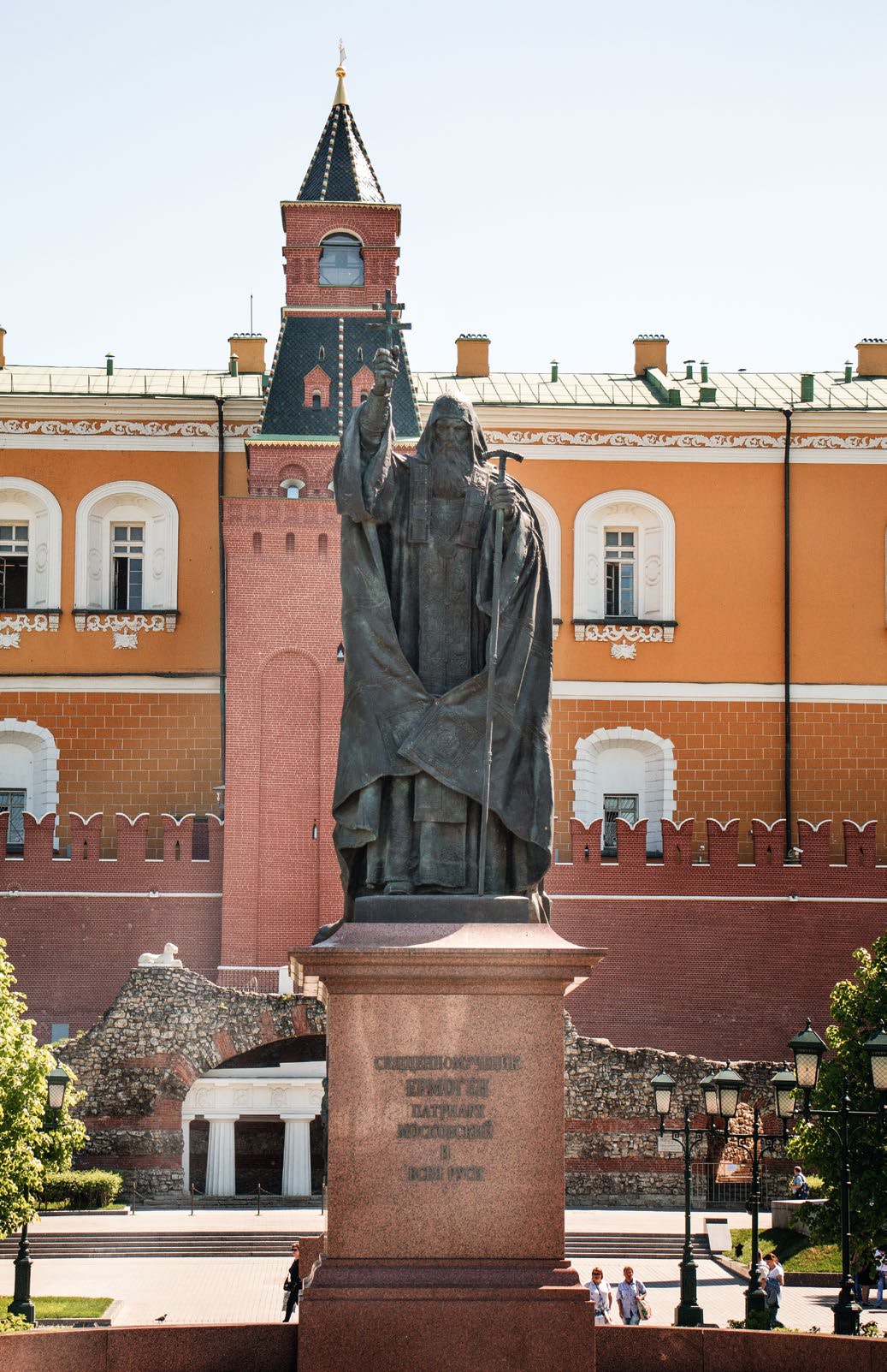 Памятник патриарху Гермогену в Москве