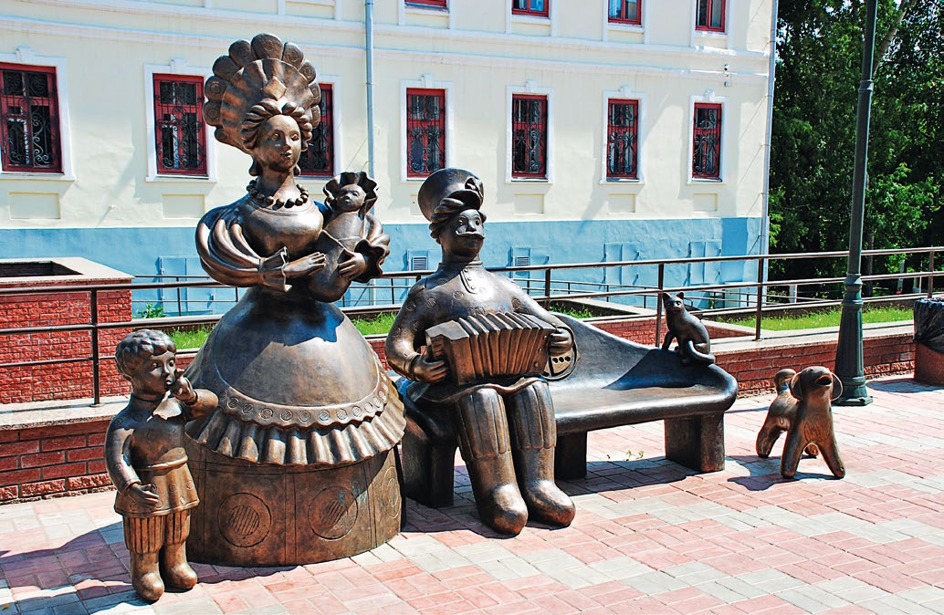Памятник семье в Кирове