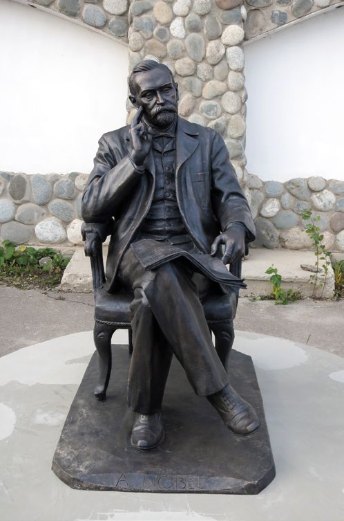 Памятник Нобелю в деревне Петрово, культурный центр «Этномир»