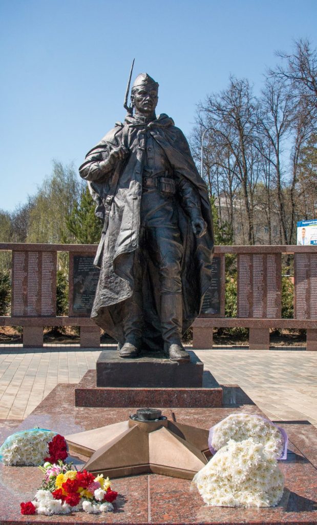 Памятник воину-освободителю в городе Лосино-Петровский
