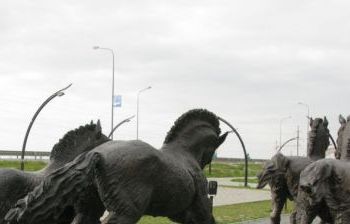 Табун диких лошадей. г. Ханты-Мансийск (культурно-туристический комплекс «Археопарк»