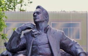 Памятник Ф.И. Шаляпину художественное литье из бронзы, гранит г. Москва, Новинский бульвар 3